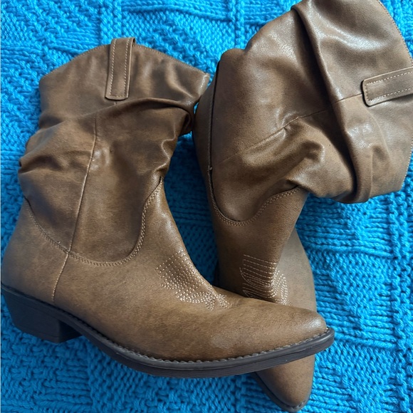 Women's Brown Slouch Boots - Picture 3 of 4